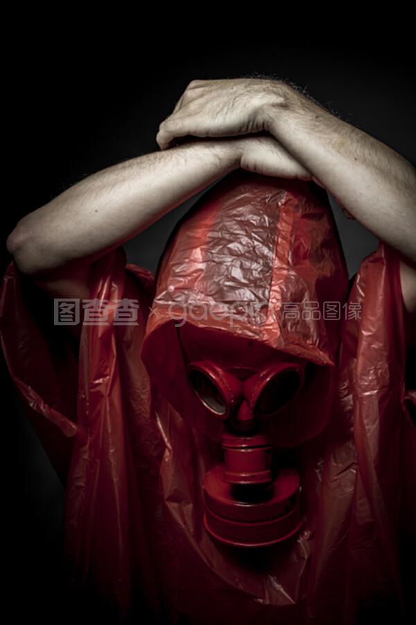 雾影之下 防毒面具后的呼吸